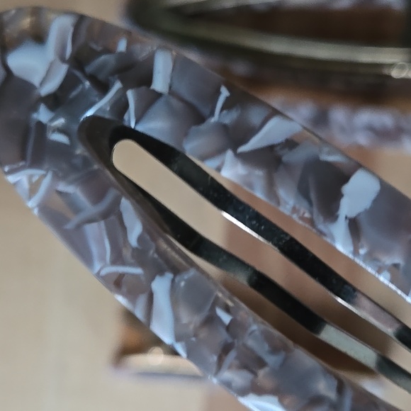 Chic Marble Pattern Hair Clips Set - Picture 3 of 4